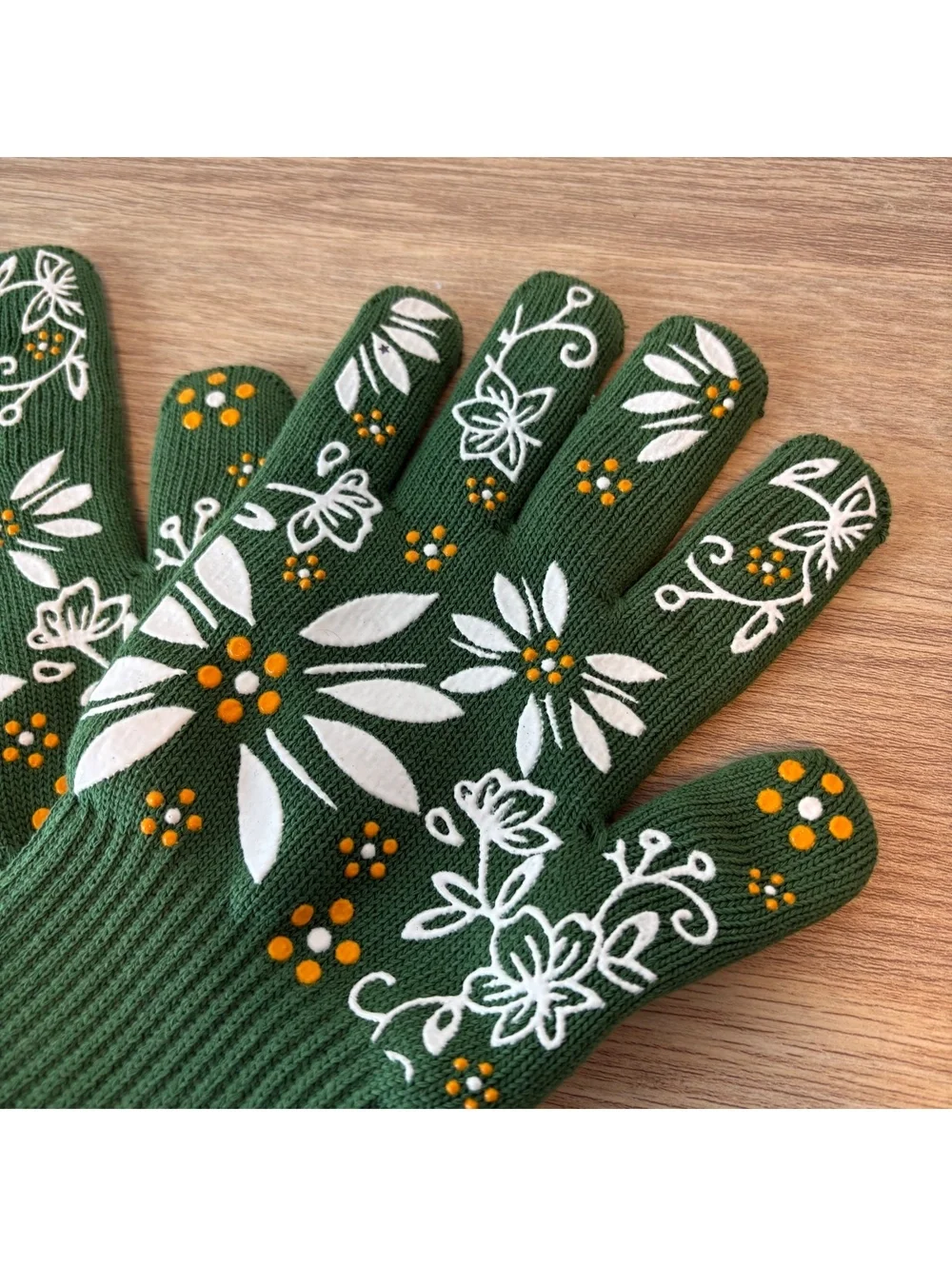 Temp-tations Oven Safe Gloves/Mitts, Green Floral Design, Pair, Cotton